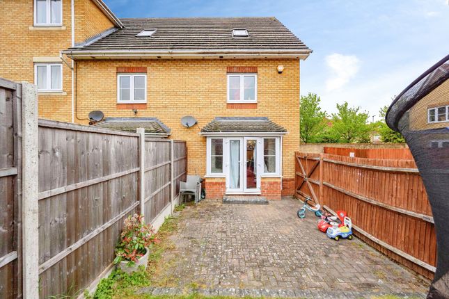29, Morgan Close, Bedfordshire photo 4