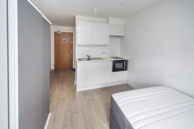 Flat 83, Block 2
132 London Road
Newcastle-under-Lyme, Flat 83, Block 2
132 London Road
Newcastle-under-Lyme, Newcastle photo 3
