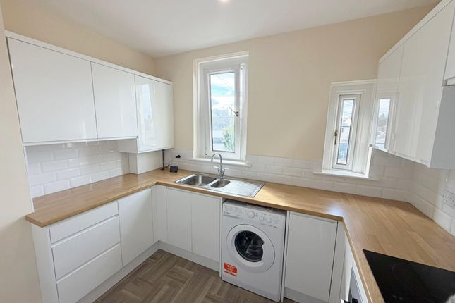 24 Loudon Street, Strathaven, ML10 6LY, Strathaven photo 4