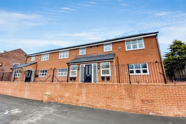 2-bed flat on 2 Royal Court, Yoden Road, Peterlee, £550/mo