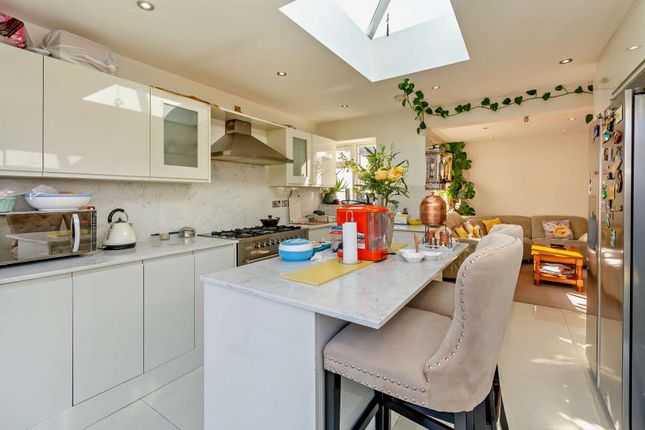 5, Woodford Crescent, Pinner photo 4