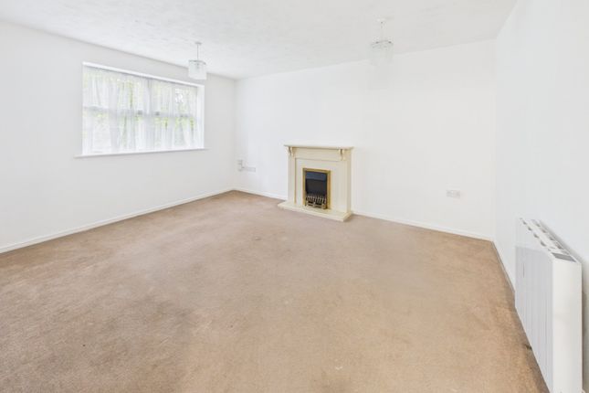 132, Hurworth Avenue, Berkshire photo 3