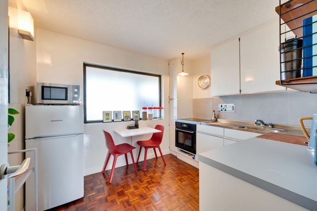 Flat 184, Trellick Tower, London photo 3