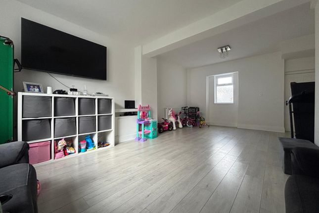 61, Swansea Road, Llanelli photo 4