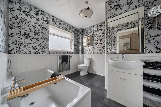 23, White Edge Moor, Swindon photo 3