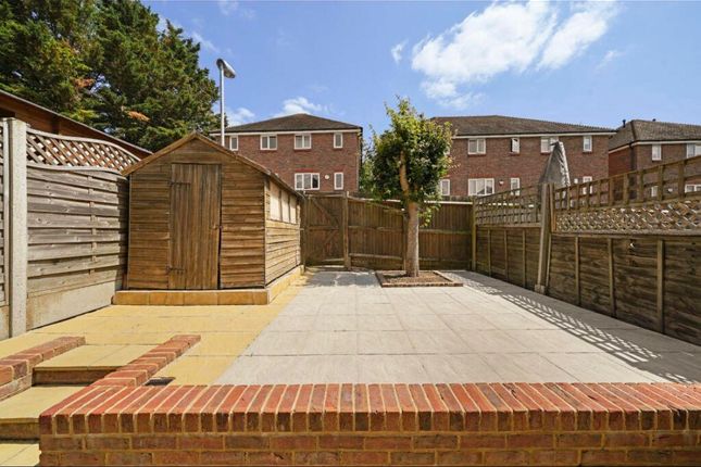 56, Glendale Avenue, Edgware photo 4