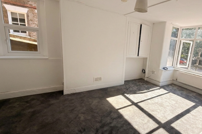 13, Priory Avenue, High Wycombe photo 5