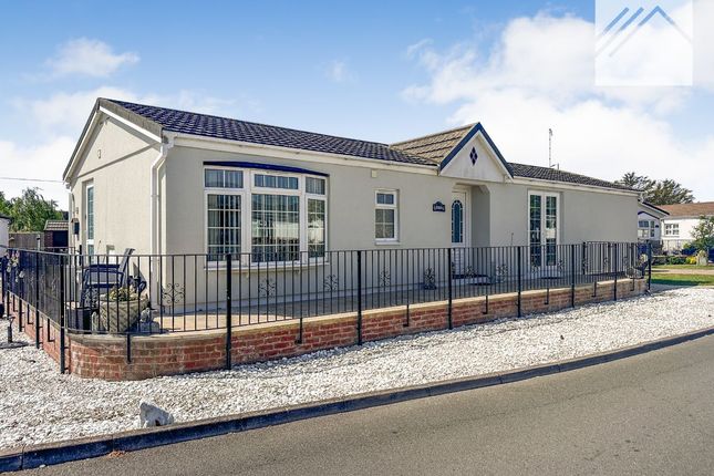 2-bed caravan on R1134, Kings Park, Canvey Island, £290,000