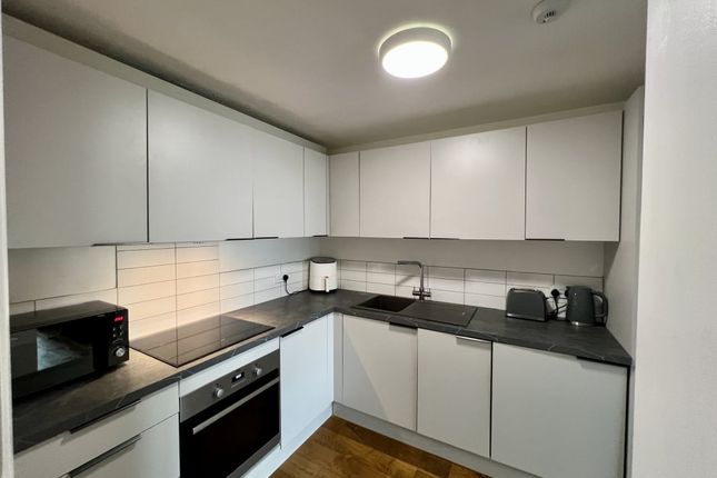 Flat 2, Forest Court, Newport photo 2