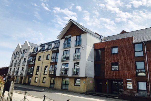 Flat to rent in 61 Castle Way, Southampton
