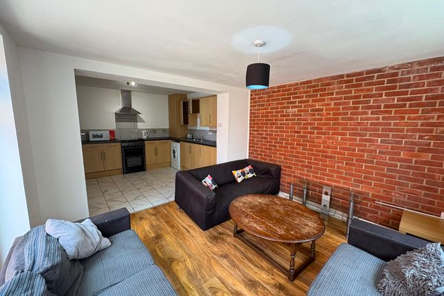 Room 2 Beatrice House, 21, St. Pauls Road, Southsea photo 5