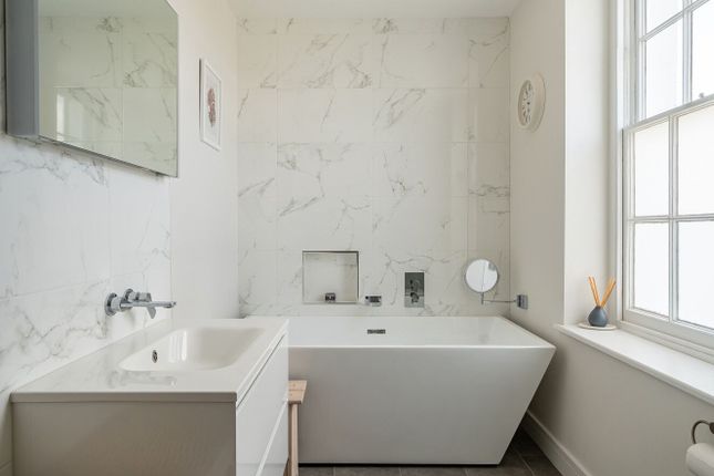 Flat 3, 3 Colleton Crescent, Exeter photo 4