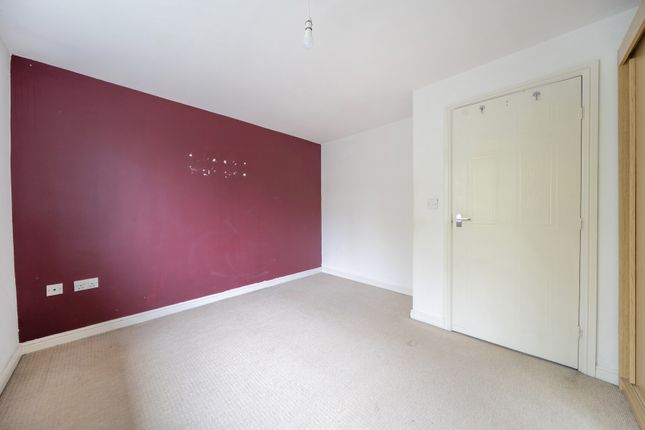 24, Highwood Drive, STROUD photo 3