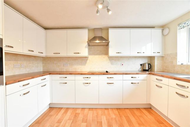 Flat for sale in Hall Lane, Chingford, London