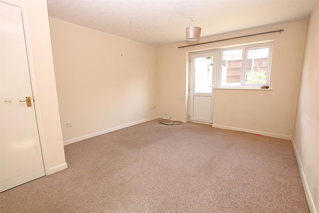 27, Oakgrove Place, Northampton photo 4