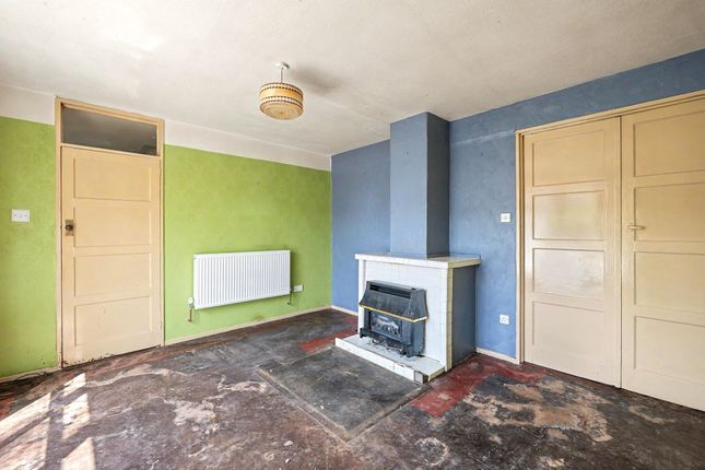 16, Deerhurst Crescent, Portsmouth photo 2