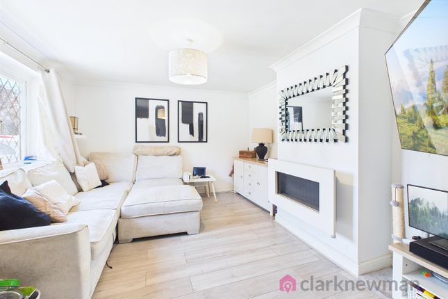 34, Pennymead, Harlow photo 3