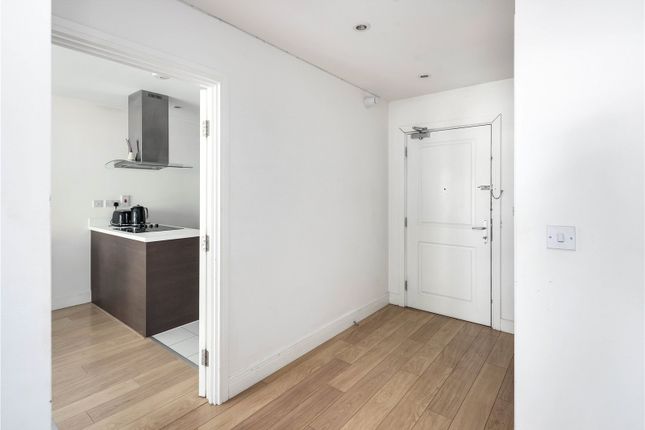 Flat to rent in Hodgeson House, 26 Christian Street, London