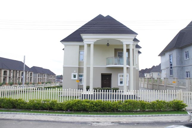 Detached house for sale in 01, Airport Road Abuja, Nigeria