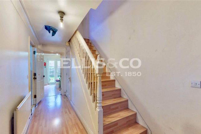 19, Chilcott Close, Wembley photo 3