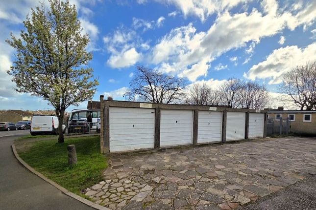 Studio parking on Selwood Road, Frome Somerset, £90/mo
