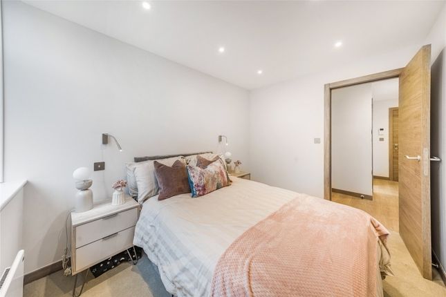 19 Phoenix House, Pyrford Road, West Byfleet photo 4