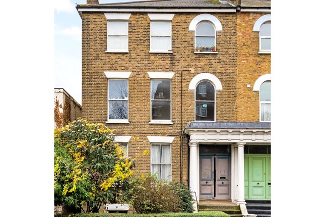 Flat for sale in Well Street, London Fields, Hackney