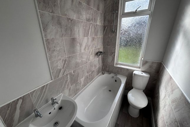 17, Moorhead, Newcastle Upon Tyne photo 3