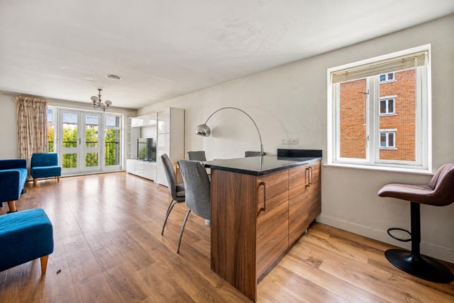15 Denham House, Park Lodge Avenue, West Drayton photo 4