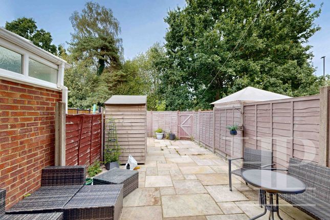 13 St. Helier Close, Crawley photo 4