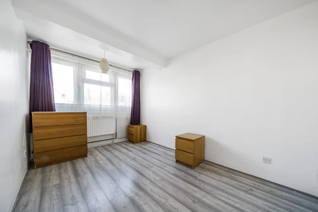 Maisonette to rent in Bowling Green Row, London