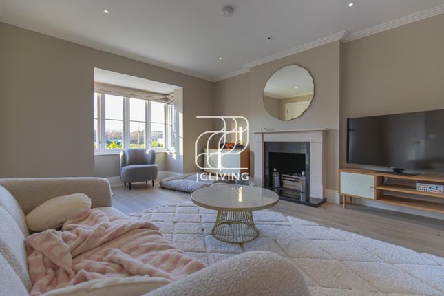 21, Whistler Drive, Barnet photo 2