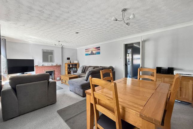8, Orchard Close, Colchester photo 4
