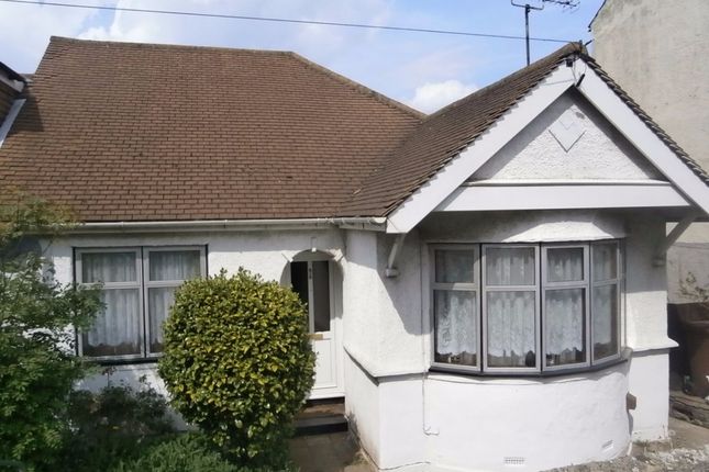 Thumbnail Bungalow to rent in Leslie Road, Gillingham