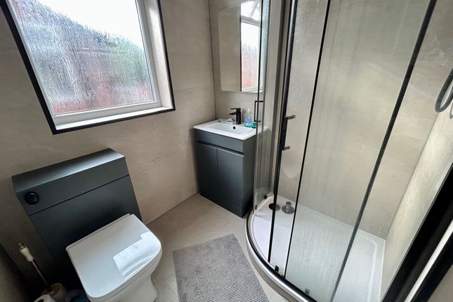 17 Heathside Road, Manchester photo 3