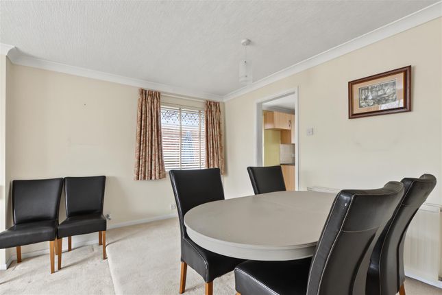 2, Dale Close, Derbyshire photo 3