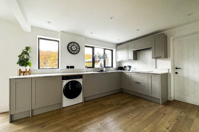 23 Woodlands Drive, Ruishton, Somerset photo 4