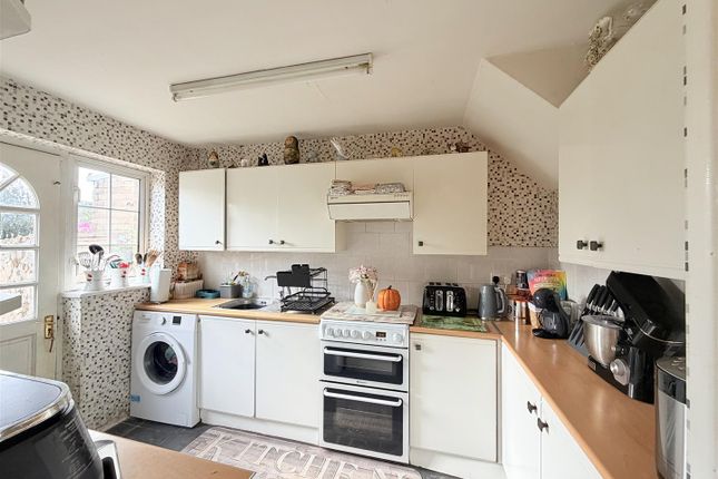 19, Keymer Close, Luton photo 3