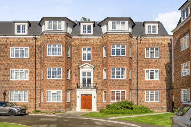 Flat for sale in Orchard Court, The Avenue, Worcester Park