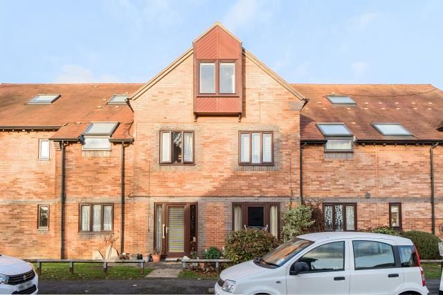 1-bed flat on 61, Sharman Beer Court, Thame, £125,000