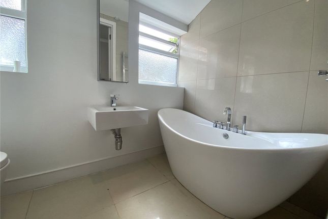 Flat for sale in St. Johns Terrace, Plumstead Common, London