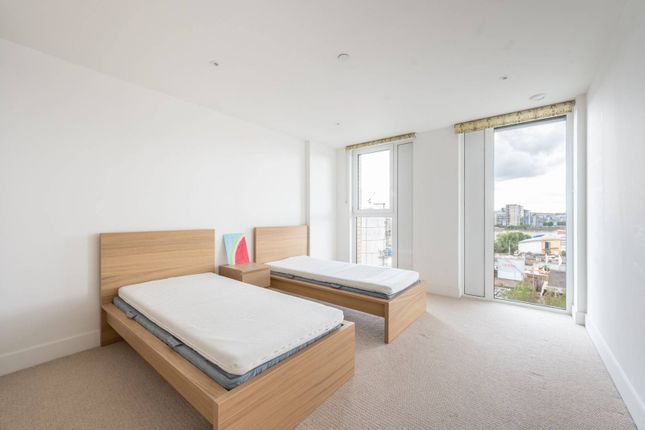Flat for sale in Central Avenue, Fulham, London