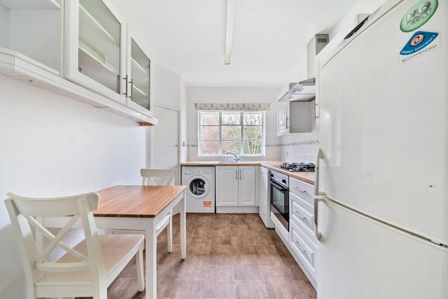 Maisonette to rent in Glenhill Close, Finchley