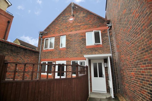 Thumbnail Flat to rent in Alder House, St. Giles Close, Reading, Berkshire