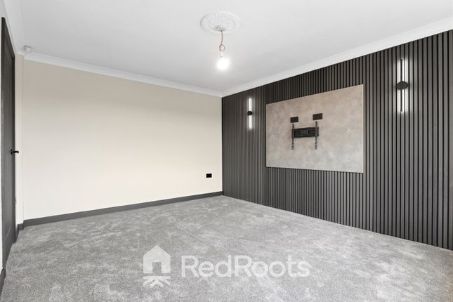 8 Harewood Rise, Pontefract, West Yorkshire photo 2