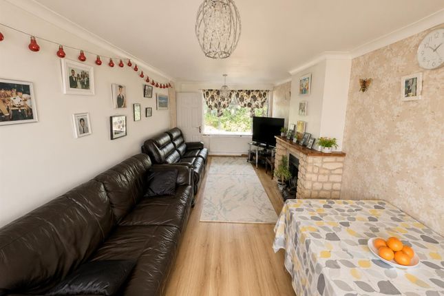 46, Weymouth Close, Corby photo 2