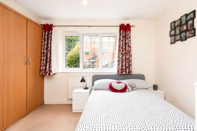 12, Hollerith Rise, Bracknell photo 4