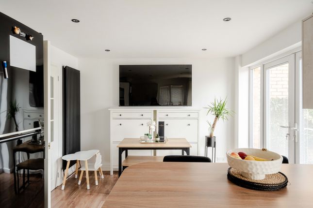 5 Rowacres, Bristol photo 4