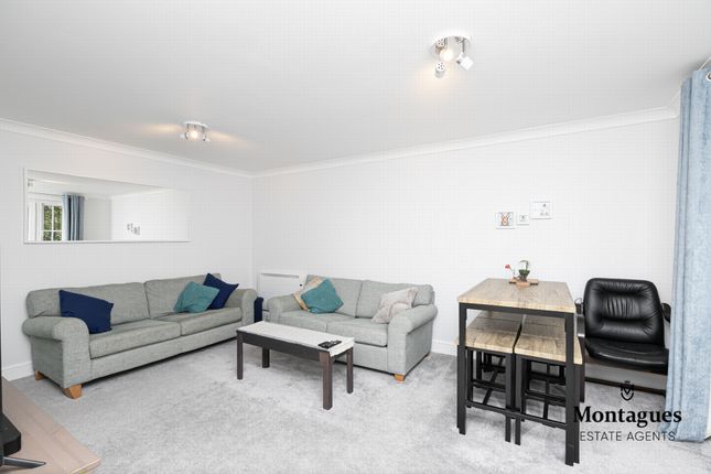 Flat for sale in Addison Court, Epping