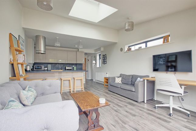 Flat for sale in Maitland Avenue, Cambridge